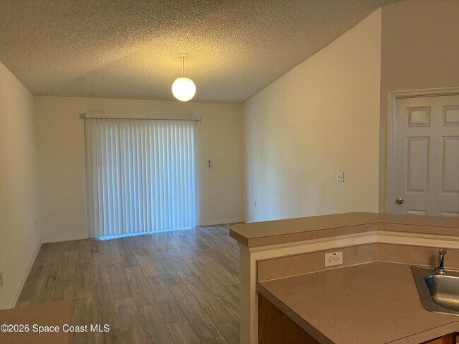 Building Photo - 1776 Vista Lake Cir