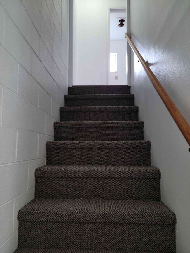 Building Photo - Centrally Located 2 Bedroom Townhouse