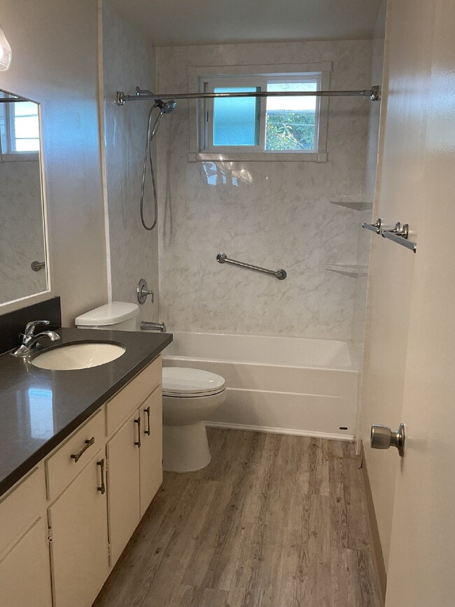 Building Photo - "Charming 2-Bed Oasis in Ventura – Cozy 90...