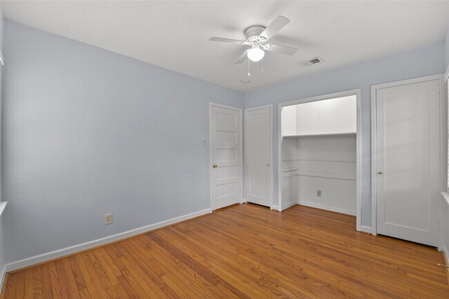 Building Photo - 950 Lamonte Ln