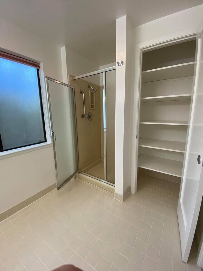 Building Photo - Spacious West Menlo Park Home for Rent