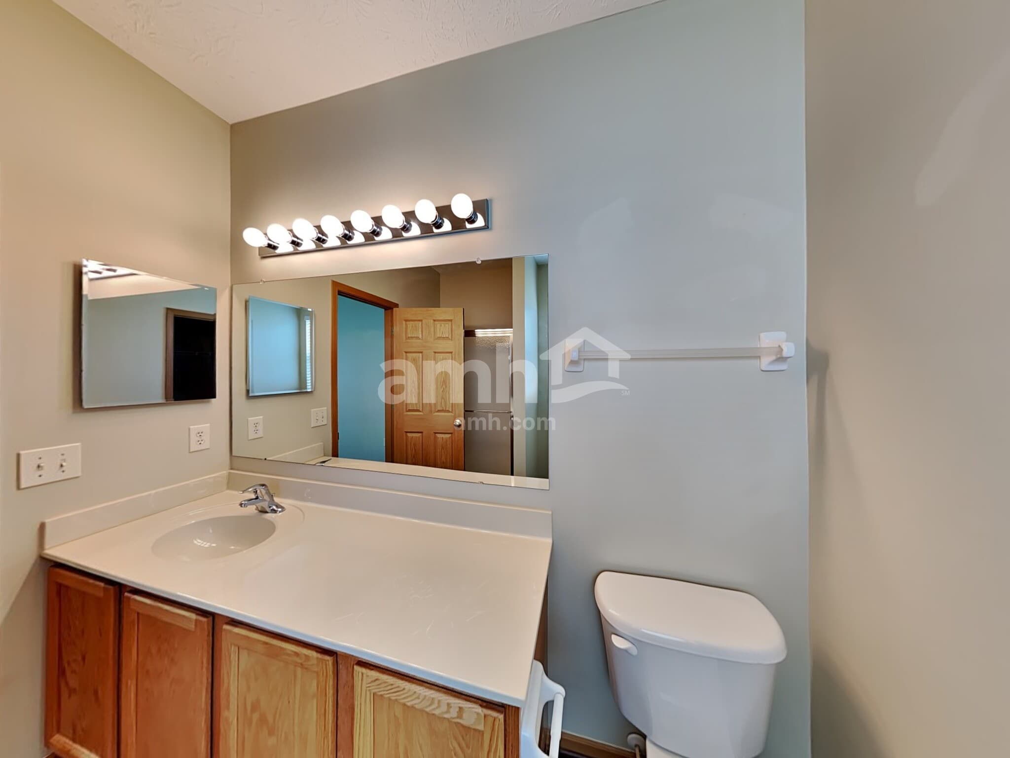 Building Photo - 1468 E Quail Run Dr