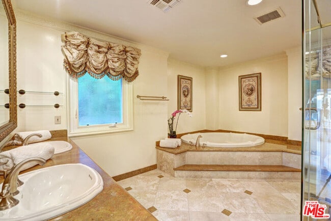 Building Photo - 1094 Garden Ln