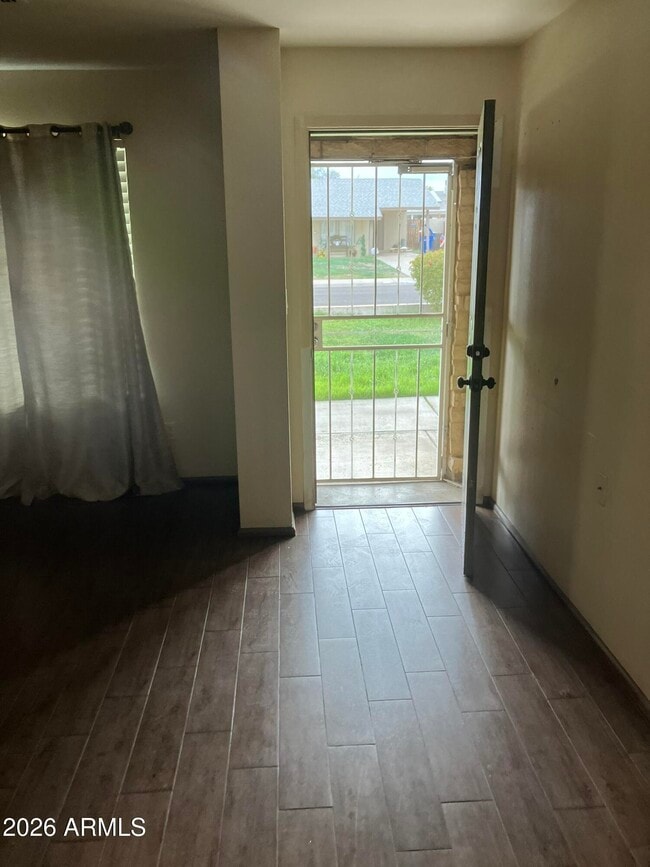 Building Photo - 7613 W Devonshire Ave