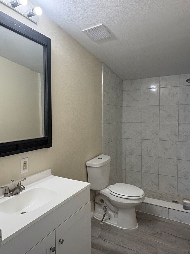 Building Photo - 10536 Bay Hills Cir