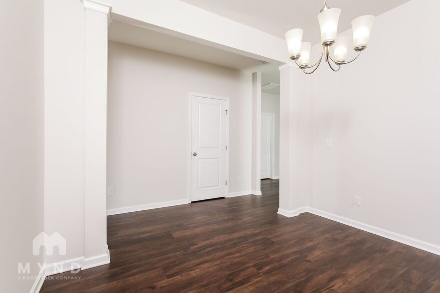 Building Photo - 700 Rose Mallow Dr