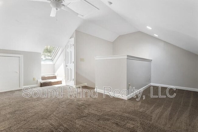 Building Photo - 112 Lomond Ln