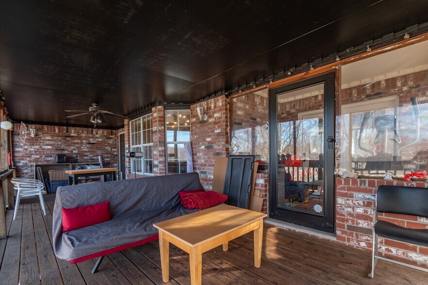 Large screen porch - 2780 E Hardy Ln