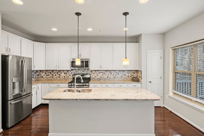 Building Photo - 214 Tanner Ln