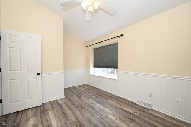 Building Photo - 655 Almas Ct