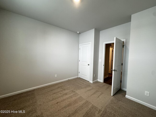 Building Photo - 2084 Willowleaf Dr