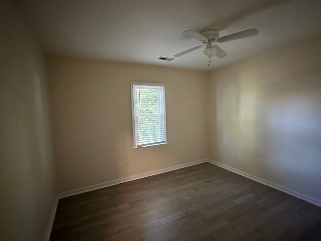 Building Photo - For Rent: Charming 4-Bedroom Colonial in C...