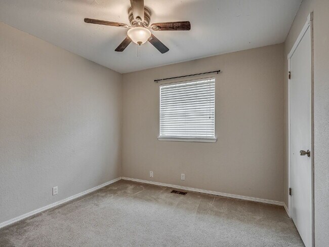Building Photo - Updated 4-Bedroom Home with Spacious Layou...