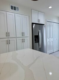 Building Photo - 47965 Oasis Ct