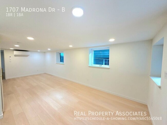 Building Photo - 1707 Madrona Dr