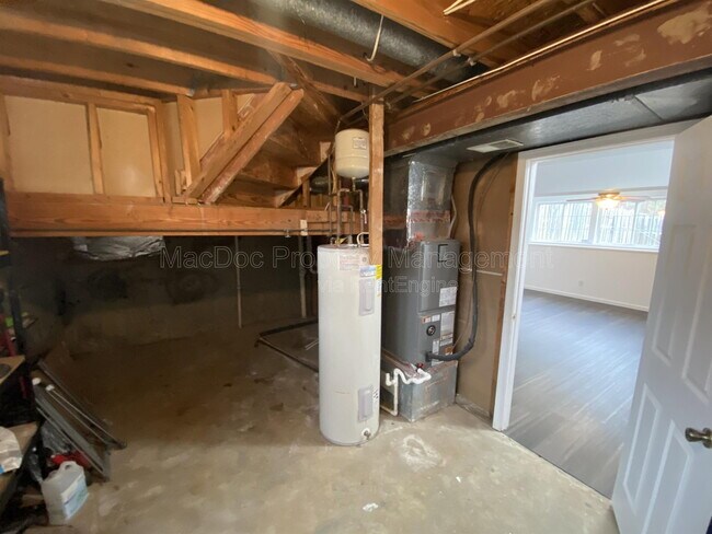 Building Photo - 300 Cross Ridge Ct