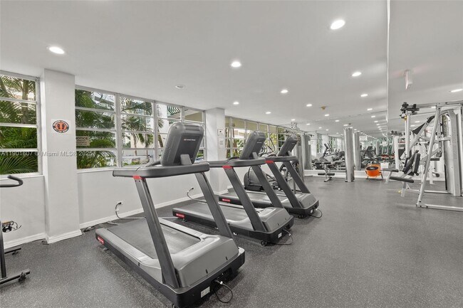 Building Photo - 1408 Brickell Bay Dr