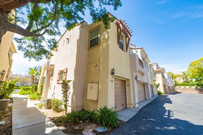 Building Photo - Amazing 3 Bedroom Condo available now! Chula Vista / Eastlake / Otay Ranch Area