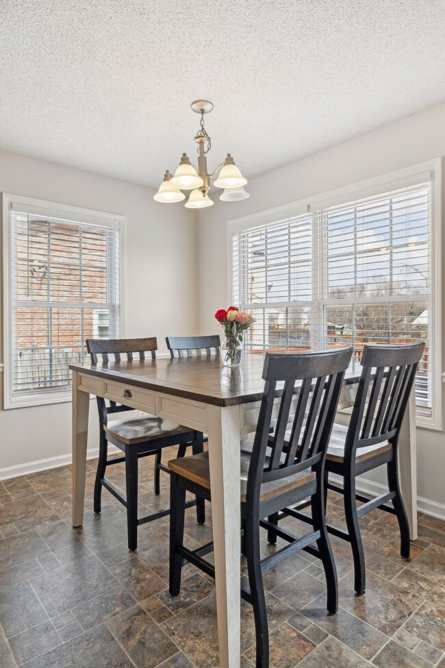 Building Photo - 1307 Bluebonnet Dr