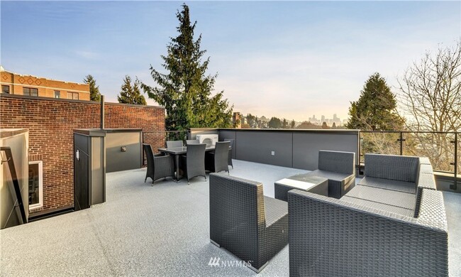 Building Photo - 2Bd/2Ba Seattle Townhouse