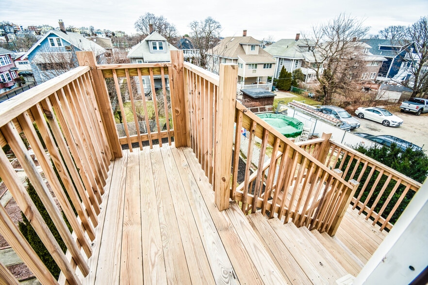 Building Photo - 1114 Saratoga St
