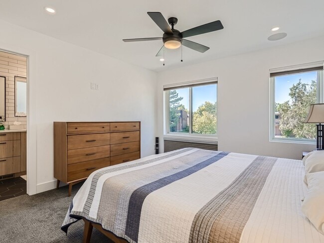 Building Photo - Evolve Real Estate: Gorgeous Rowhome with ...