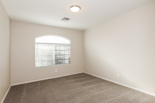 Building Photo - 4966 E Magnus Dr