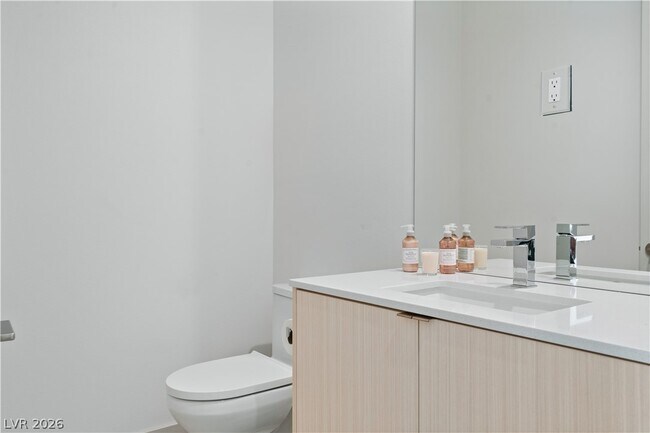 Building Photo - 66 Lakefront Dr