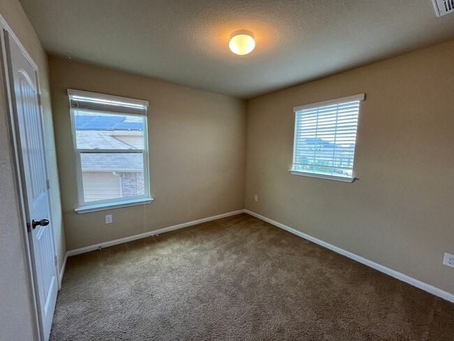 Building Photo - Perfect 3/2.5 - Tall Ceilings and in Immac...