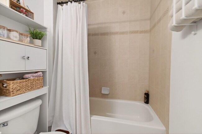 Building Photo - 321 Bayfront Dr