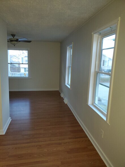 APT 1 LIVINGROOM - 22 Vincent Ave