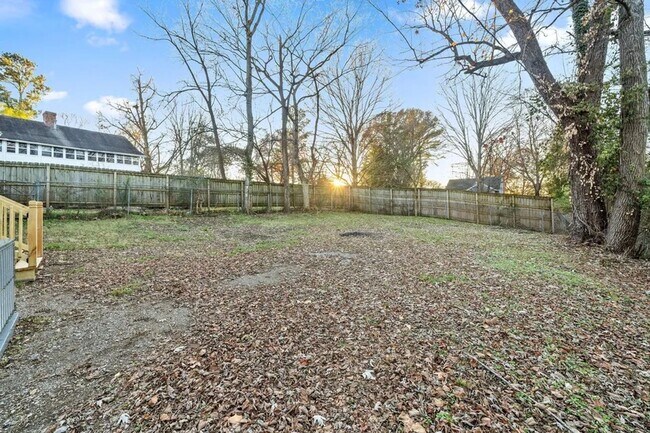 Building Photo - 828 Gracey Ave