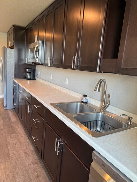 Plenty of counter space - 5383 Homeward Dr