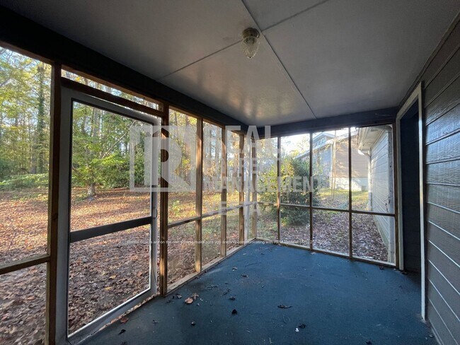 Building Photo - 1100 Will Scarlet Way