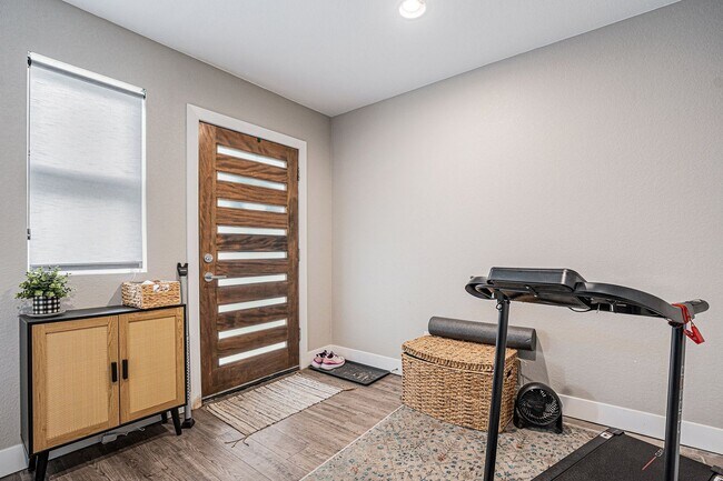 Building Photo - For Rent!  Corner Unit | Modern Townhome |...