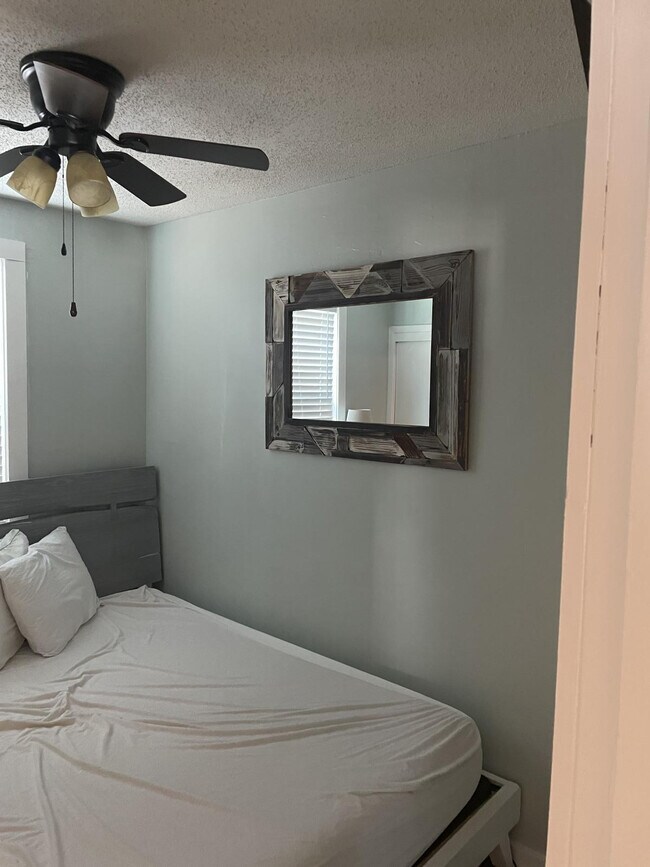 Building Photo - 411 N D St