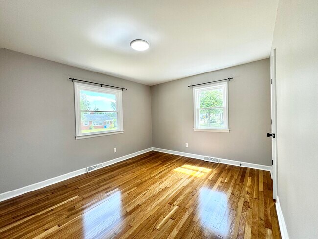 Building Photo - 1821 Blue Ridge Dr