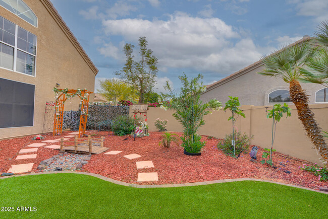 Building Photo - 5940 W Robinson Way