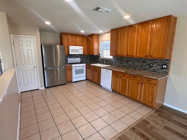 Building Photo - 5880 Crestview Dr