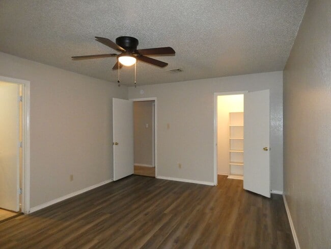 Building Photo - 325 Asbury Dr