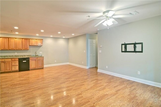 Building Photo - 504 Madison Ct