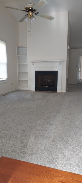 Building Photo - 205 Hicks Dr