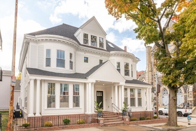 Building Photo - 140 Otis St
