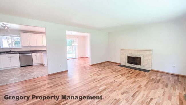 Building Photo - Edmonds Rambler – Prime Location & large back yard!