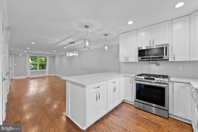 Building Photo - 1273 Oates St NE