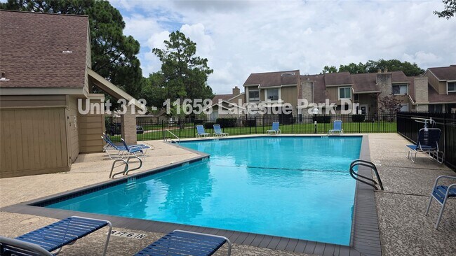 Building Photo - 11658 Lakeside Park Dr