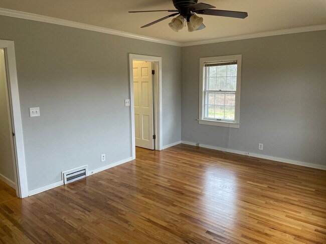 Building Photo - Executive 3/3 House in Coosa on Acreage $1...