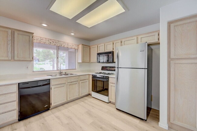 Building Photo - 2613 Breakers Creek Dr