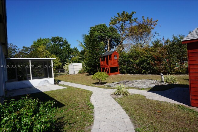 Building Photo - 4857 Alfresco St