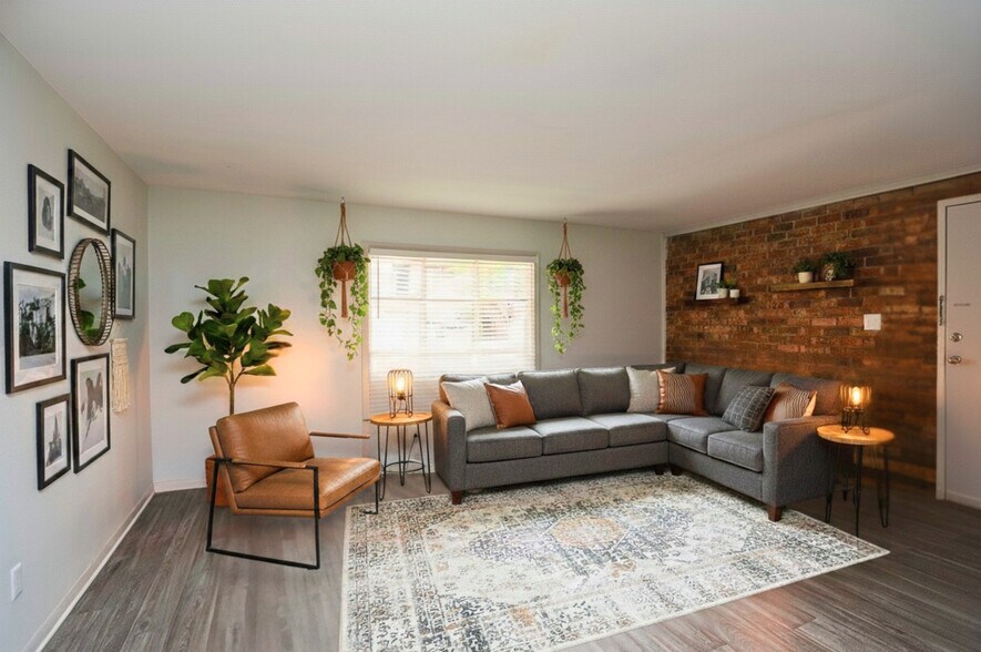 Building Photo - Chateau Apartments